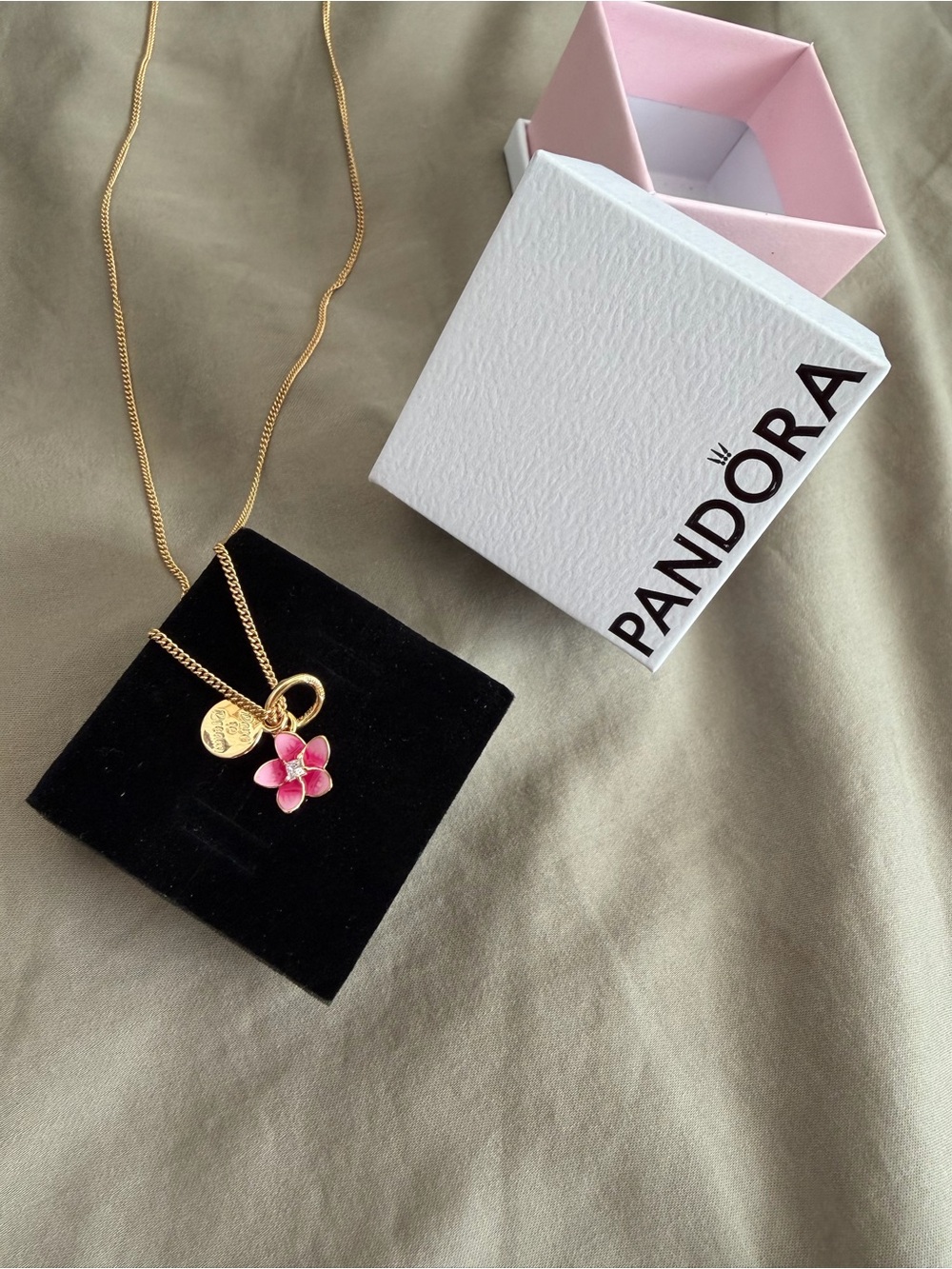 Pandora Disney Moana Flower Dangle Charm with curb chain necklace